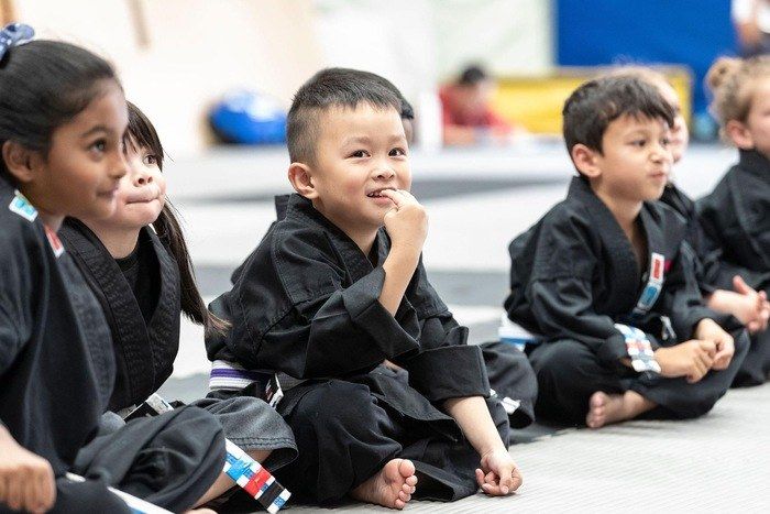 <center>Build Confidence & Coordination Early<center>